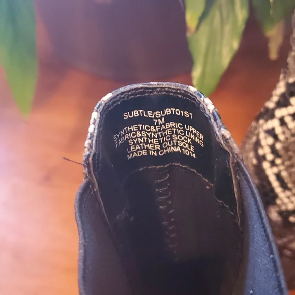 Steve Madden mid calf snakeskin print booties like new 💥💥💥 - Picture 6 of 6